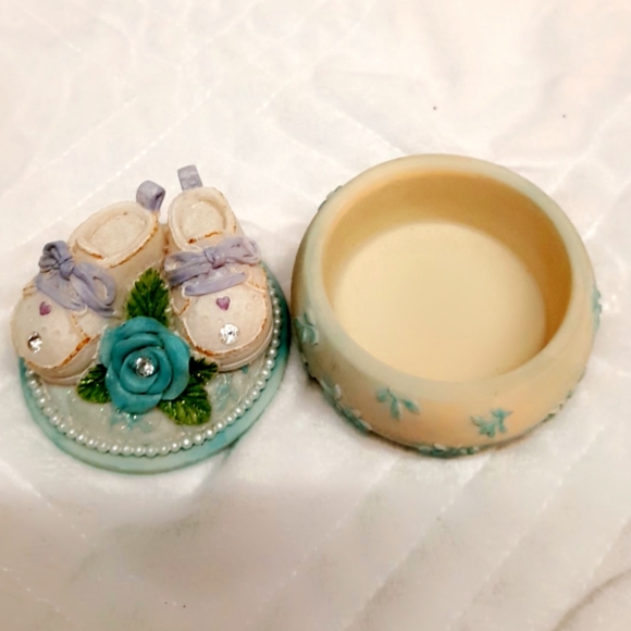 Vintage Baby Trinket porcelain Jewelry Box - Picture 3 of 3